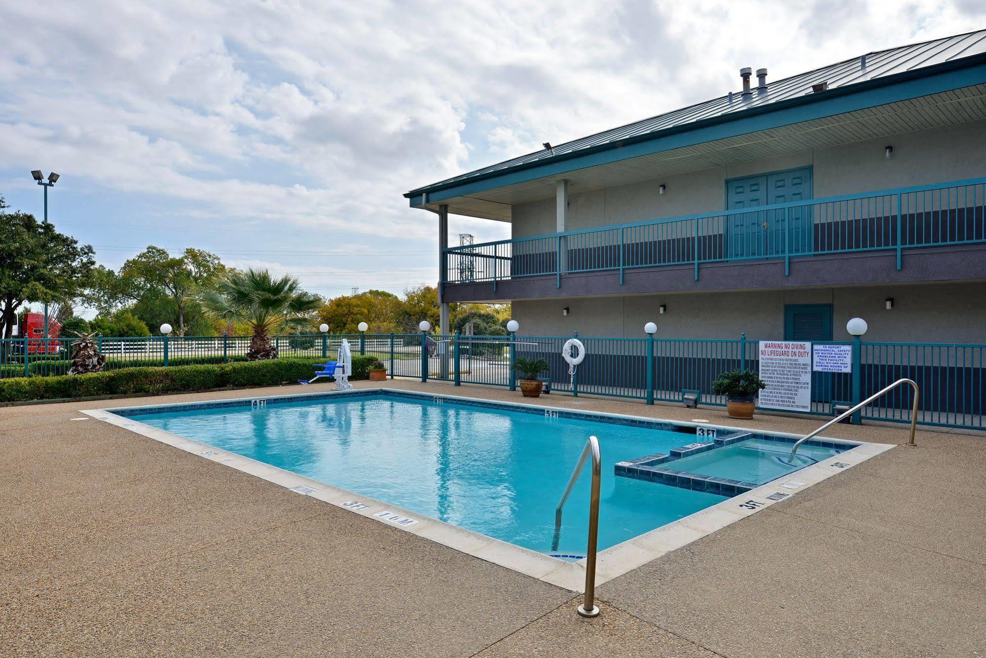 Americas Best Value Inn Fort Worth Exterior foto